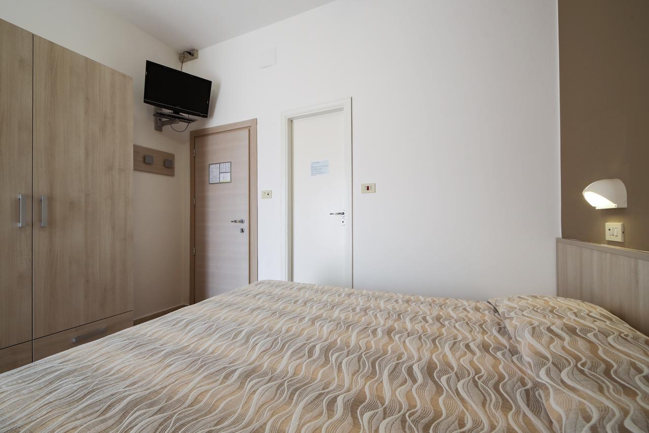 Hotel Susanna Rimini Zimmer foto
